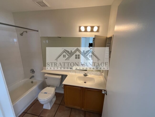 Building Photo - 441 S Maple