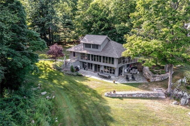 Primary Photo - 8 Cedar Point Dr