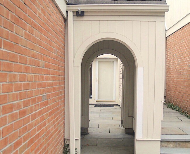 Building Photo - 14 Sedgewick Village Ln