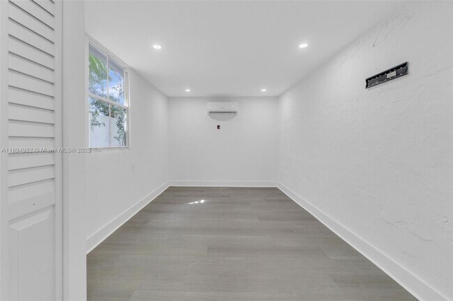 Building Photo - 508 NW 11th St