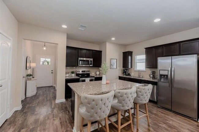 Building Photo - 652 Donegal Ln