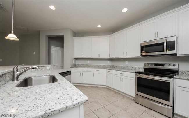 Building Photo - 4507 SE 9th Pl