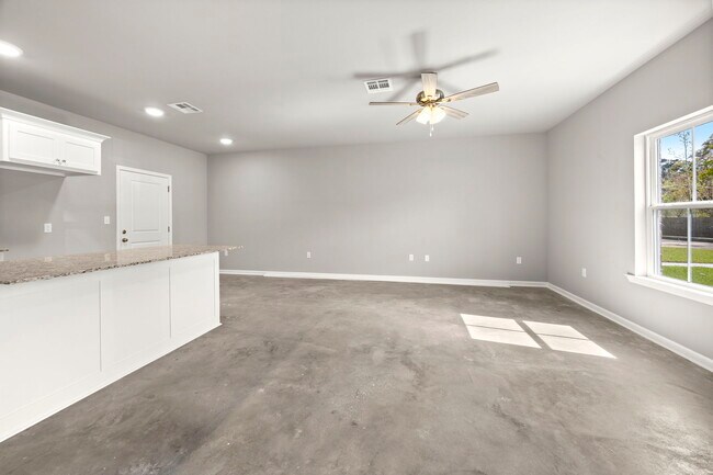 Building Photo - 18627 Greenwell Springs Rd