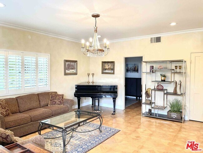 Building Photo - 1121 21st St