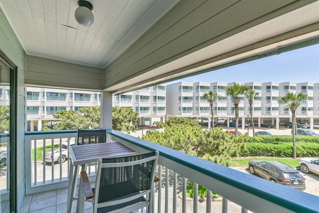 Building Photo - 6102 Seawall Blvd