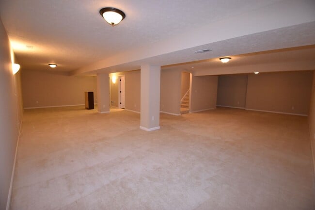 Building Photo - New Palestine 4 Bedroom Home