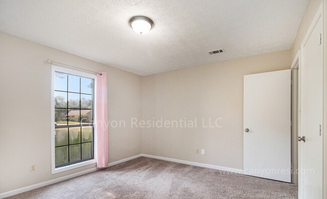 Building Photo - 950 Sideline Ct