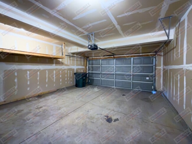 Building Photo - 3301 Quacker Ave