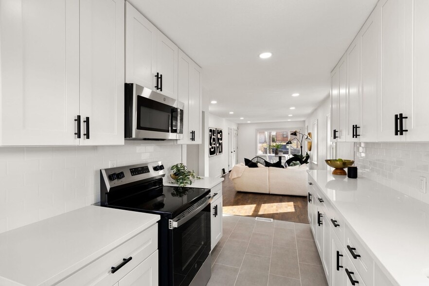 Building Photo - 822 E 72nd St