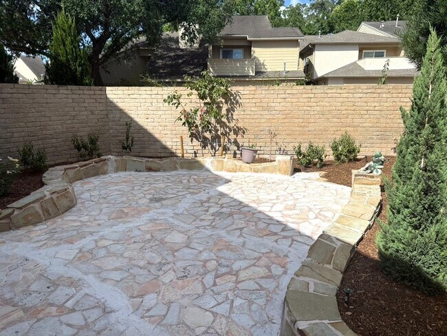 Building Photo - 12625 Memorial Dr