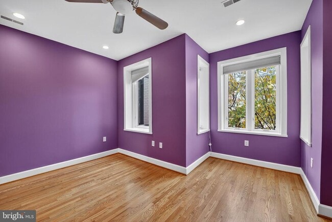 Building Photo - 1000 Park Rd NW