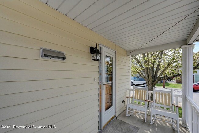 Building Photo - 454 Hickory St