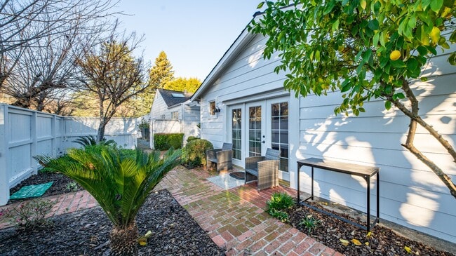 Building Photo - 1819 Cedar St