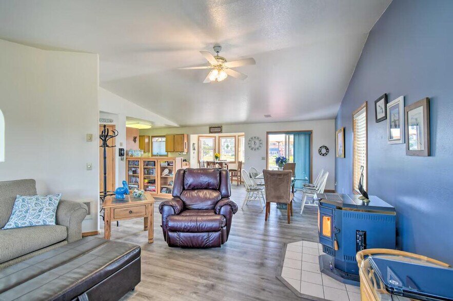 Building Photo - 34910 G St