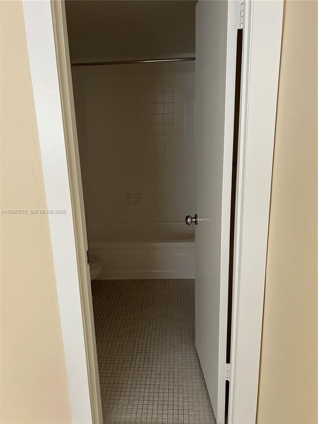 Building Photo - 7910 N Colony Cir