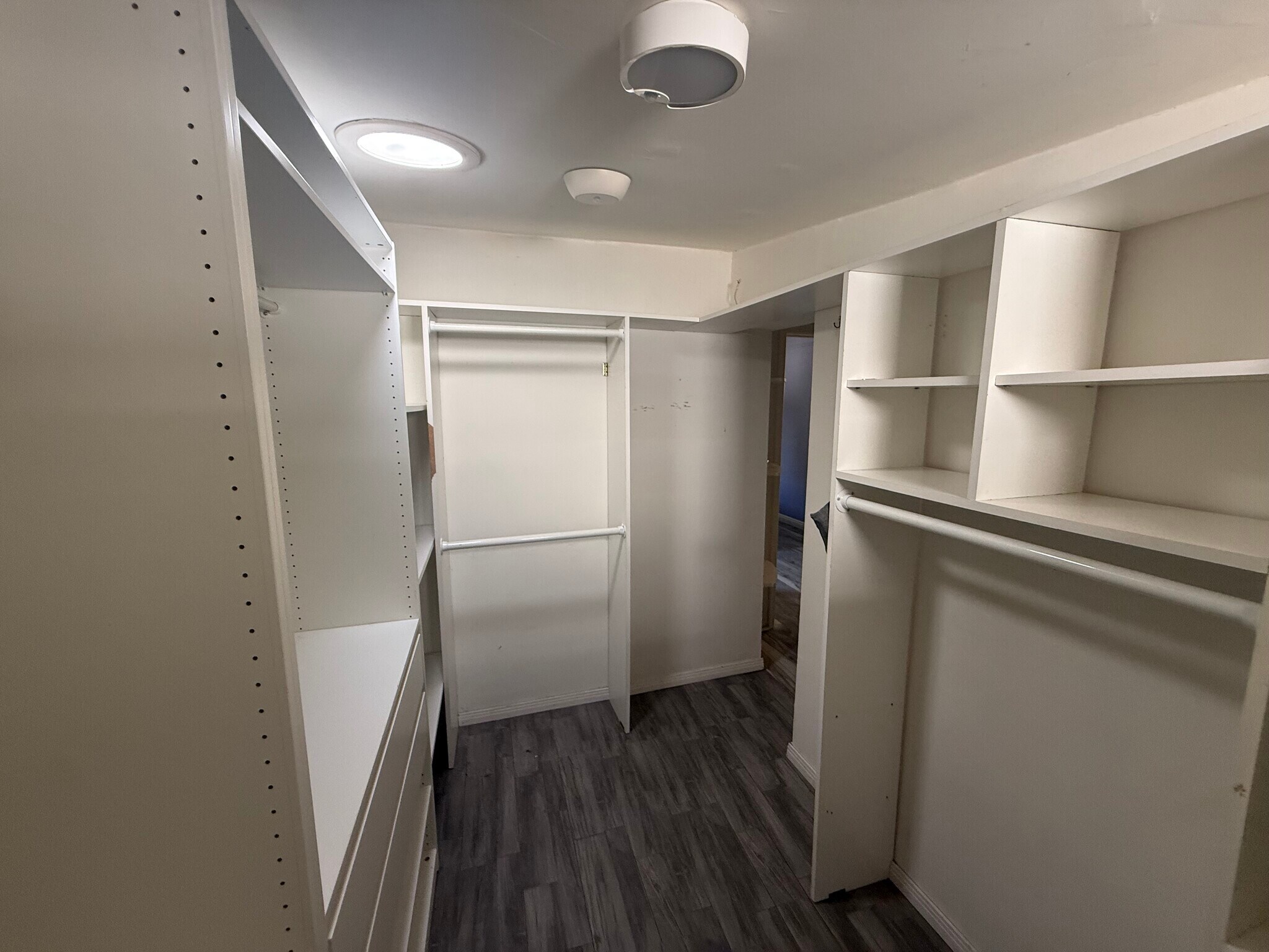 Building Photo - 396 N Mentor Ave