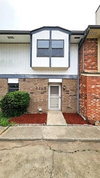 Building Photo - 2105 NW 118th Terrace
