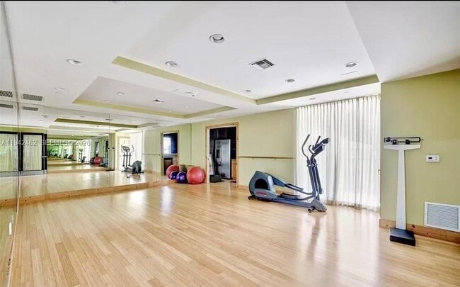 Building Photo - 520 SE 5 Ave