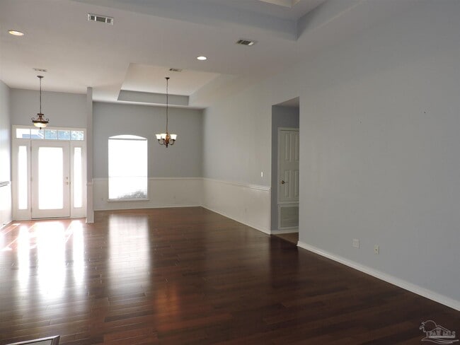 Building Photo - 4986 Vizcaya Dr