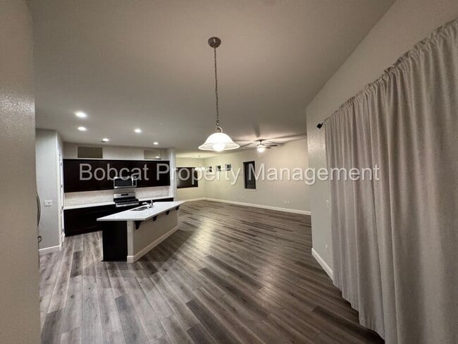 Building Photo - 925 Cranfield Ct