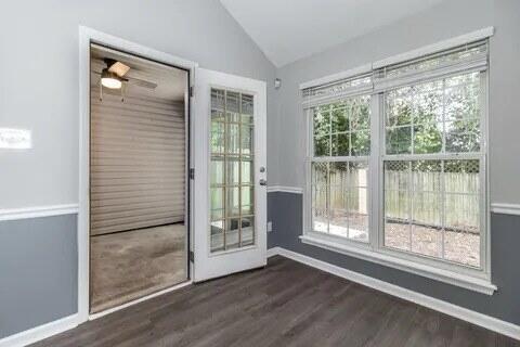 Building Photo - 305 Hazelnut Dr