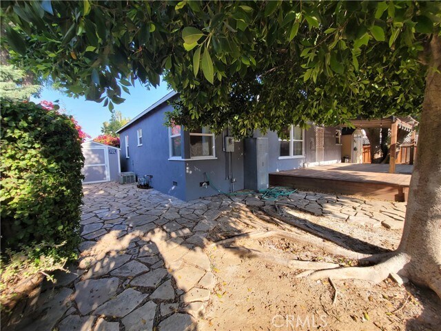 Building Photo - 6121 White Oak Ave