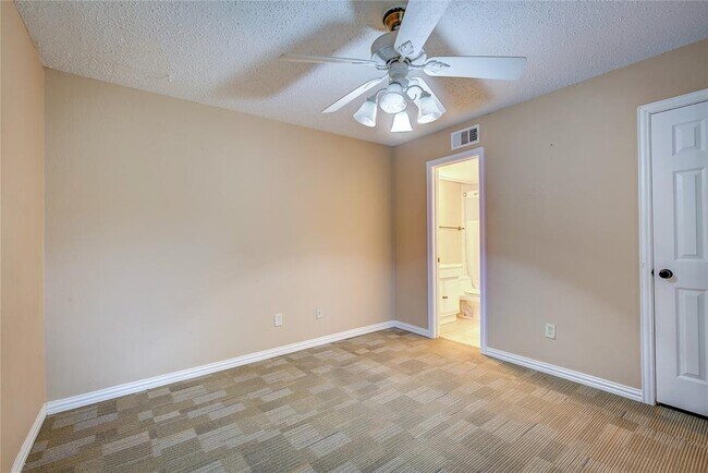 Building Photo - 3121 Park Ln