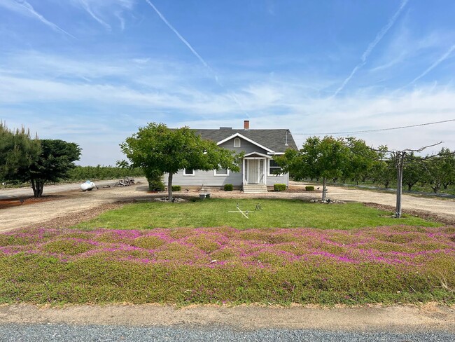 Primary Photo - Adorable Country Home For Rent