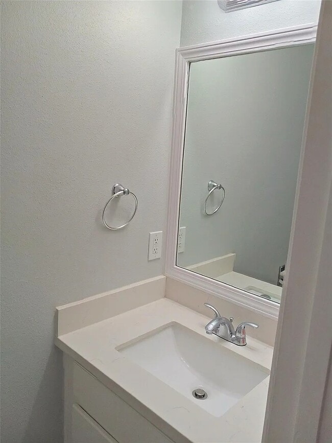 Building Photo - 800 Country Pl Dr