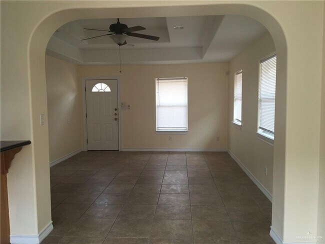 Building Photo - 14 Park Pl