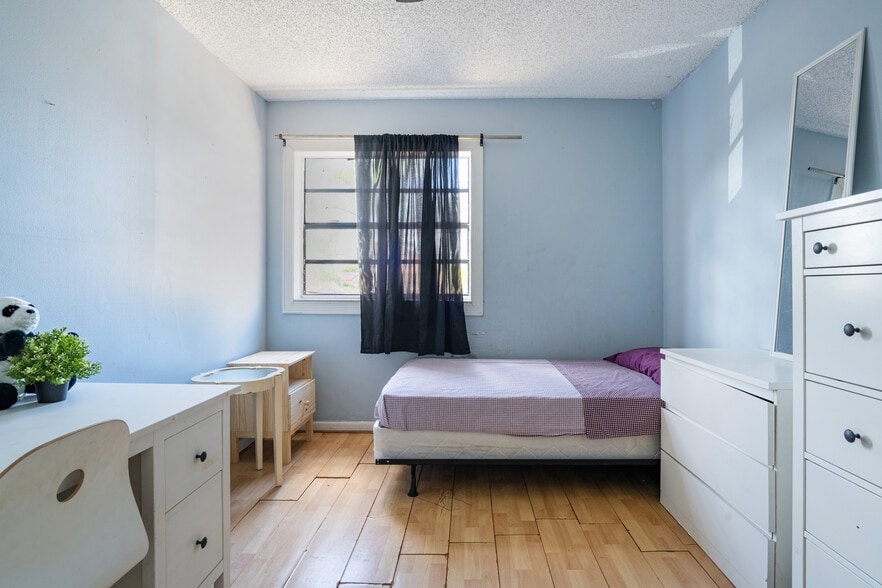 Building Photo - 1062 SW 135th Pl