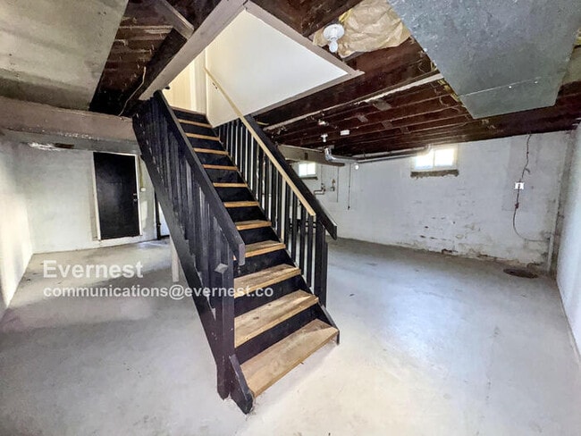 Building Photo - 210 Rosecrest Dr