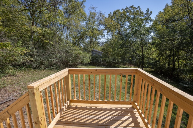 Building Photo - 917 Harding St