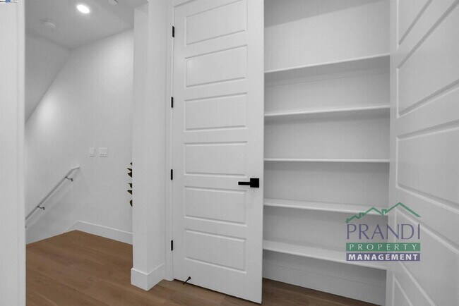 Building Photo - 850 Verandah Ln