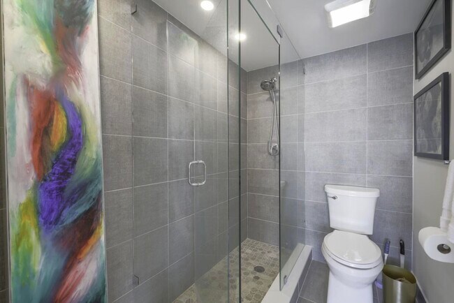 Building Photo - 5600 N Flagler Dr