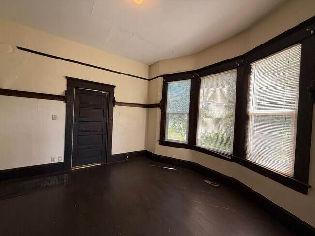 Building Photo - 2118 Ellis St