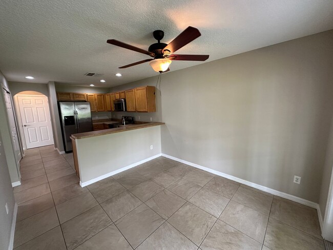 Building Photo - Lovely  3/2.5 Home w/ 2nd floor loft and f...