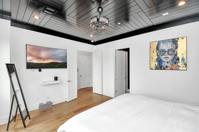 Building Photo - 2303 Yupon St