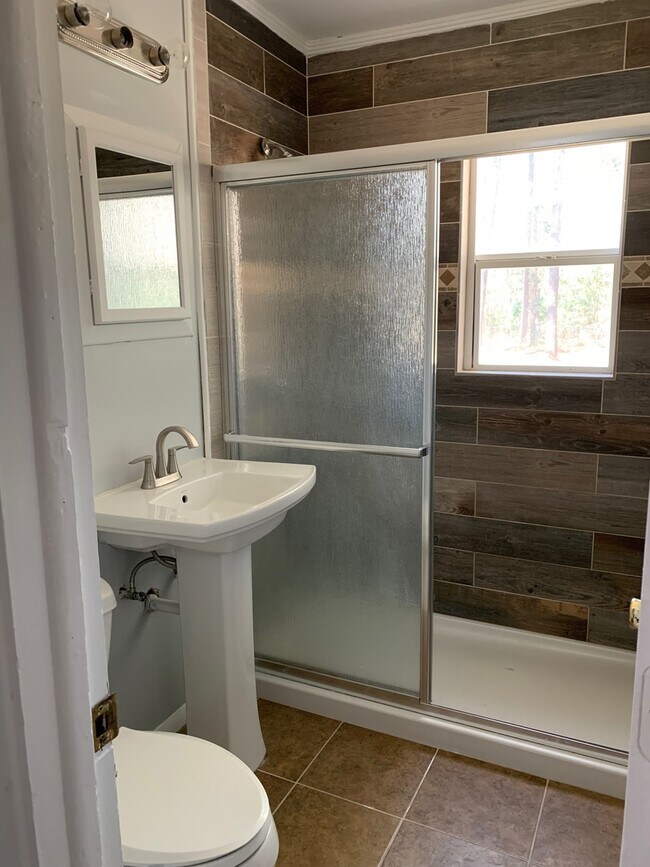 Building Photo - AVAILABLE NOW!