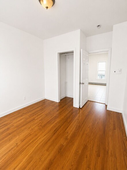 Building Photo - 118 Vernal St