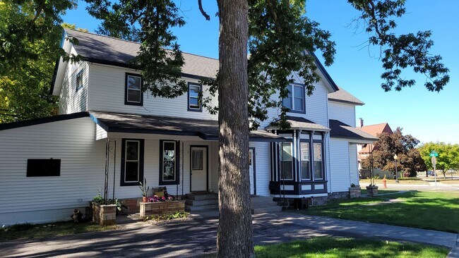 Building Photo - Downtown Traverse City Rental – 1BR Street...