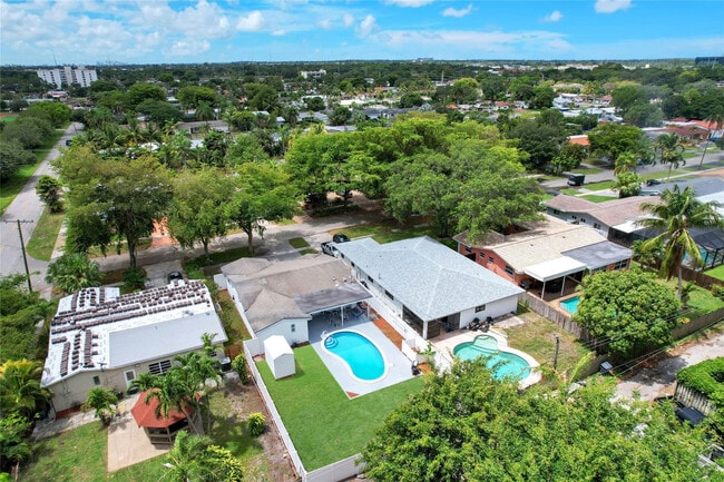 Building Photo - 5311 Pierce St