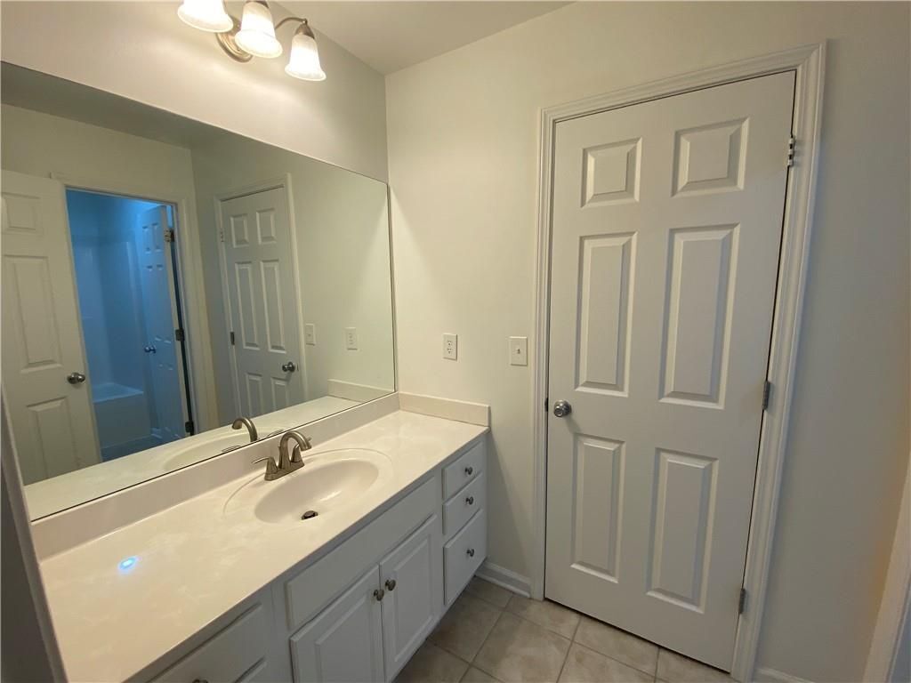 Building Photo - 1551 Park Knoll Trail NE