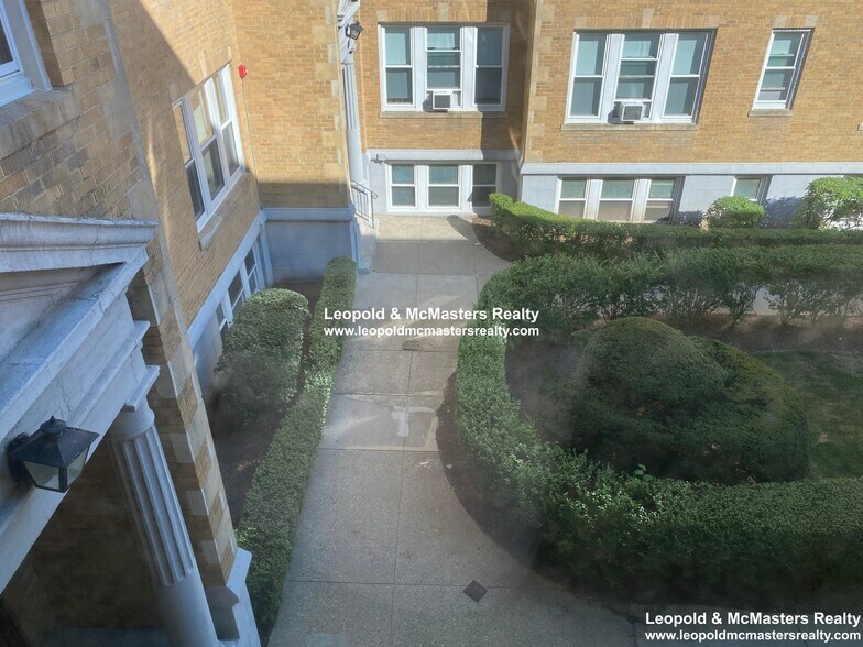 Building Photo - 83 Winchester St