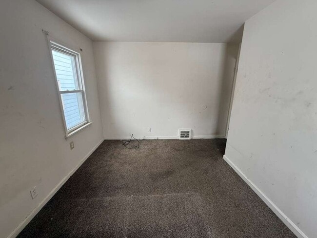 Building Photo - 3-BED, 1 BATH BEAUTIFUL SINGLE- FAMILY HOME IN MAPLE HEIGHTS!