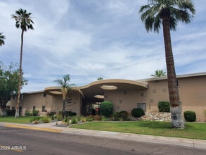 Building Photo - 6824 E 2nd St