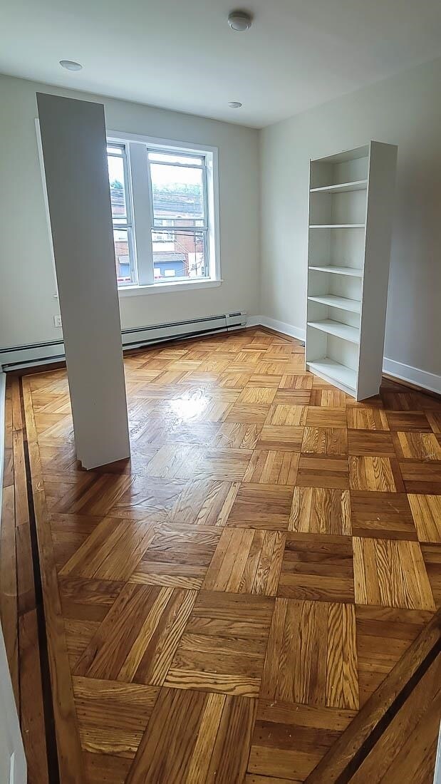 Building Photo - 127 Mallory Ave