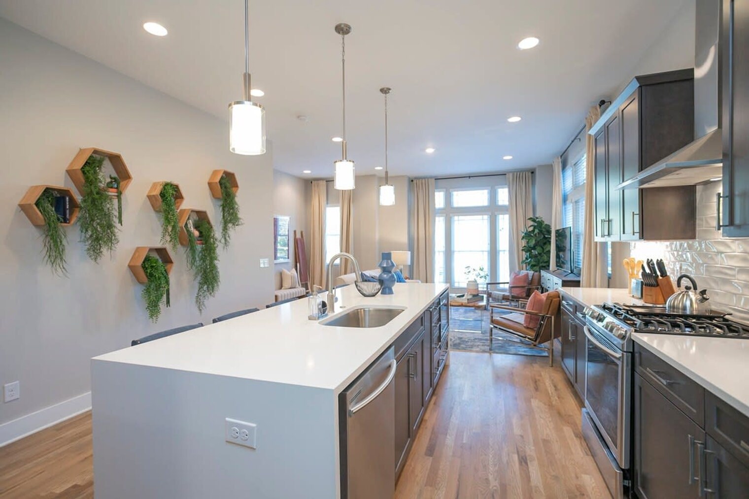 Building Photo - 709 26th Ave N