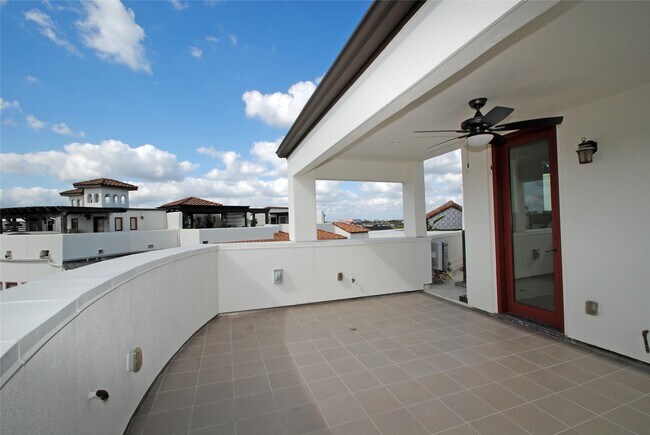 Building Photo - 302 Calle Sevilla Pl