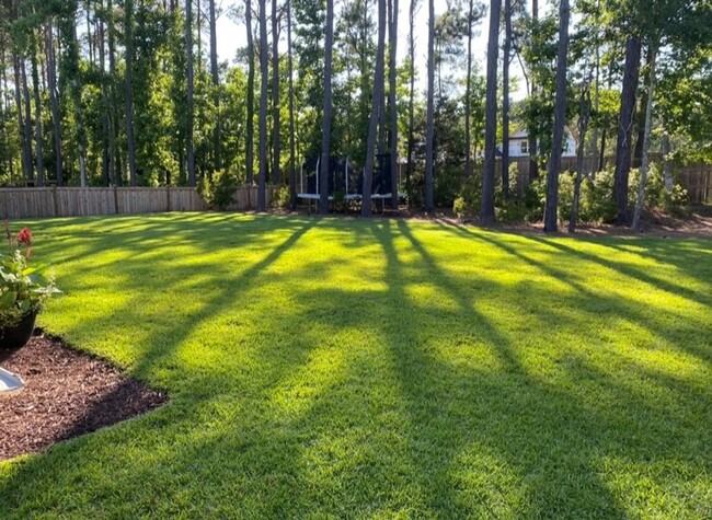 Building Photo - 4 Bed, 2.5 Bath located in Mimosa Bay Comm...